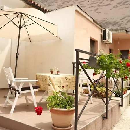 Apartment Charming In Town Center Pula
