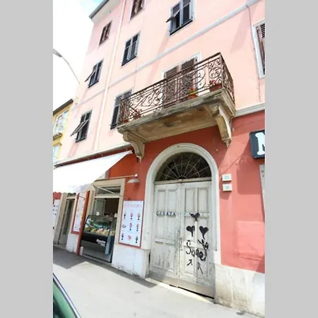 Charming In Town Center Apartment *
