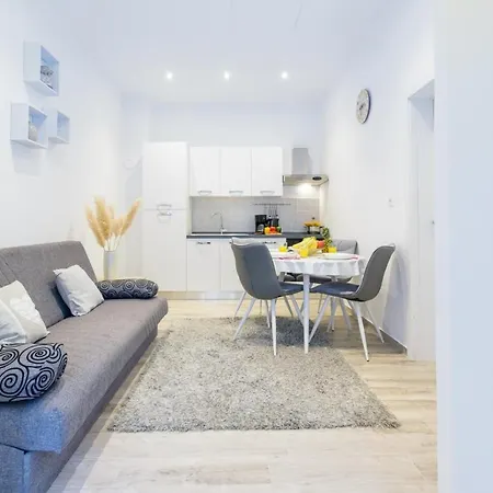 Apartment Charming In Town Center *