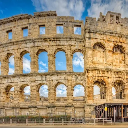 Apartment Charming In Town Center Pula